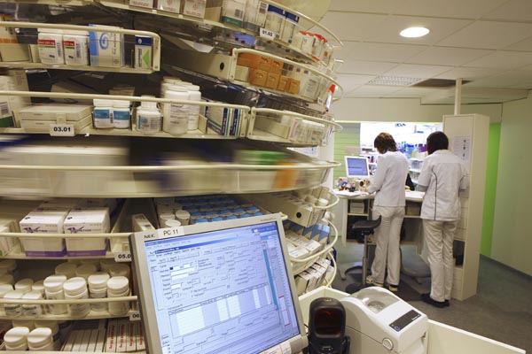 Bilde av bakrommet på apoteket med en datamaskin
